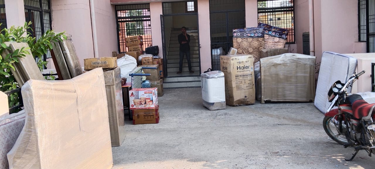 <br />
<b>Notice</b>:  Undefined variable: FetchPage in <b>/home/movingsolutions/public_html/company/home.php</b> on line <b>428</b><br />
<br />
<b>Notice</b>:  Trying to access array offset on value of type null in <b>/home/movingsolutions/public_html/company/home.php</b> on line <b>428</b><br />
 Slider