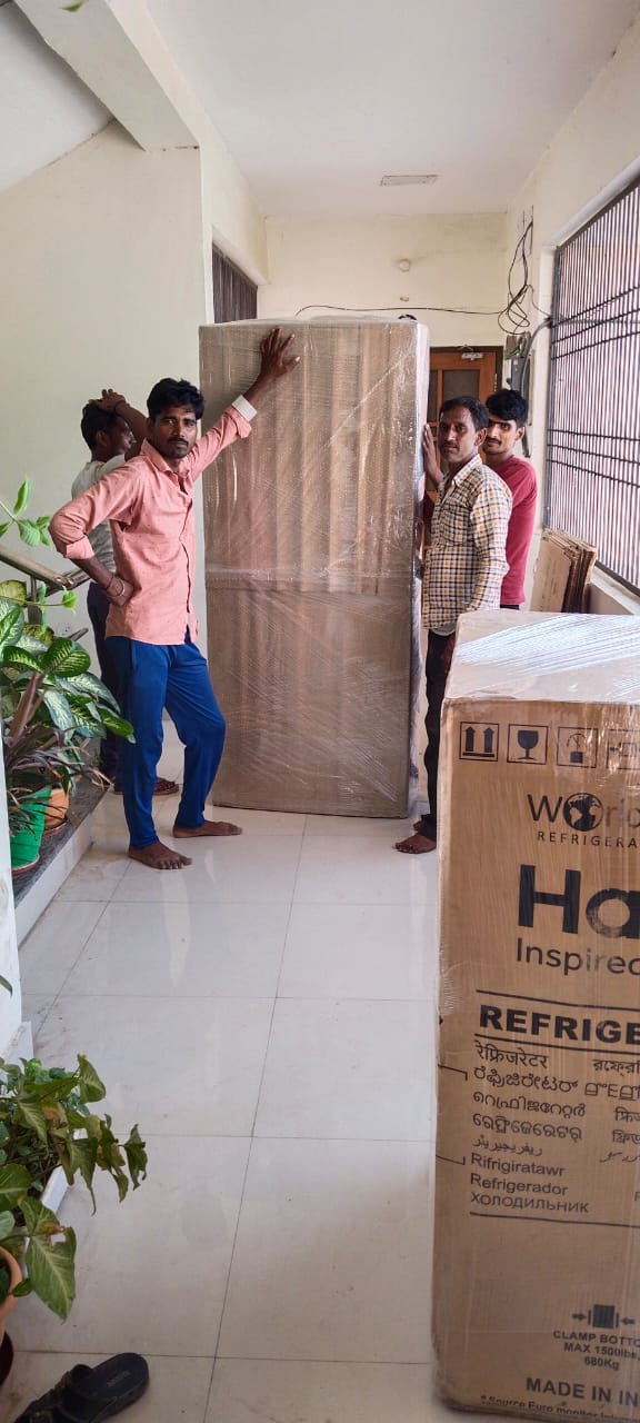 <br />
<b>Notice</b>:  Undefined variable: FetchPage in <b>/home/movingsolutions/public_html/company/home.php</b> on line <b>428</b><br />
<br />
<b>Notice</b>:  Trying to access array offset on value of type null in <b>/home/movingsolutions/public_html/company/home.php</b> on line <b>428</b><br />
 Slider