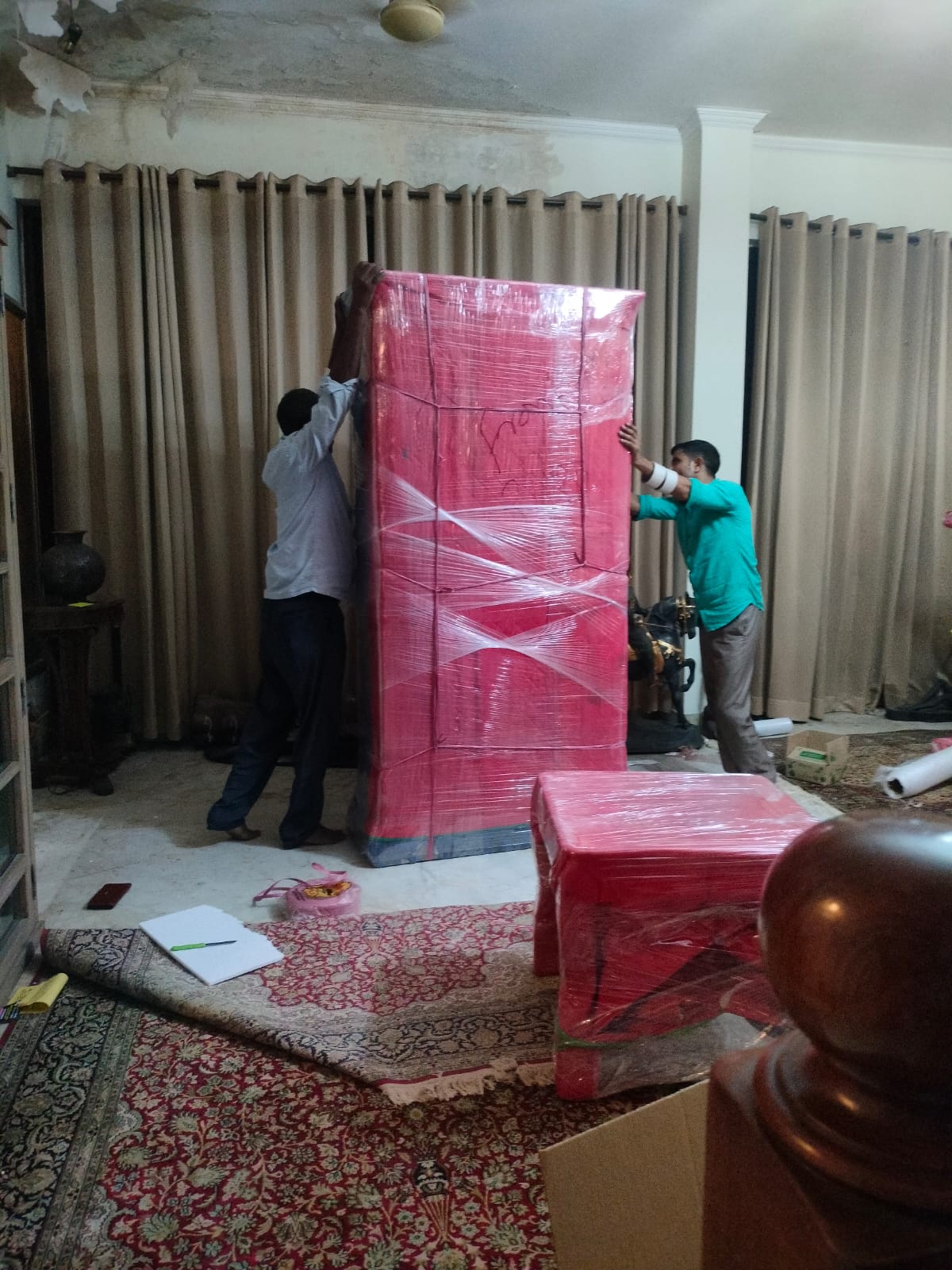 <br />
<b>Notice</b>:  Undefined variable: FetchPage in <b>/home/movingsolutions/public_html/company/home.php</b> on line <b>428</b><br />
<br />
<b>Notice</b>:  Trying to access array offset on value of type null in <b>/home/movingsolutions/public_html/company/home.php</b> on line <b>428</b><br />
 Slider