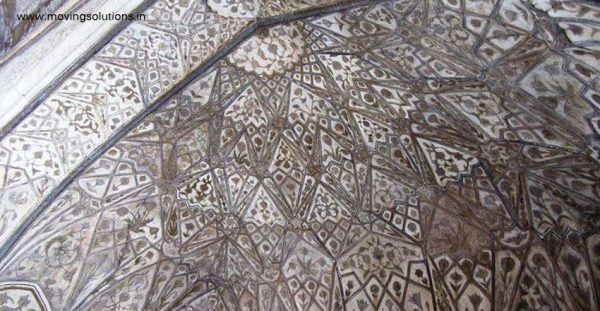 Decorations-on-the-ceiling-Agra-Fort