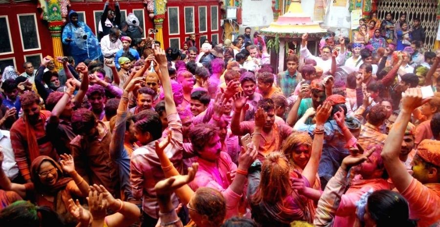 grand-holi-in-mathura