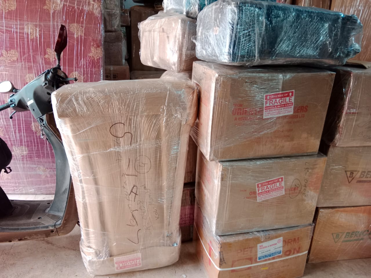 <br />
<b>Notice</b>:  Undefined variable: FetchPage in <b>/home/movingsolutions/public_html/company/home.php</b> on line <b>428</b><br />
<br />
<b>Notice</b>:  Trying to access array offset on value of type null in <b>/home/movingsolutions/public_html/company/home.php</b> on line <b>428</b><br />
 Slider