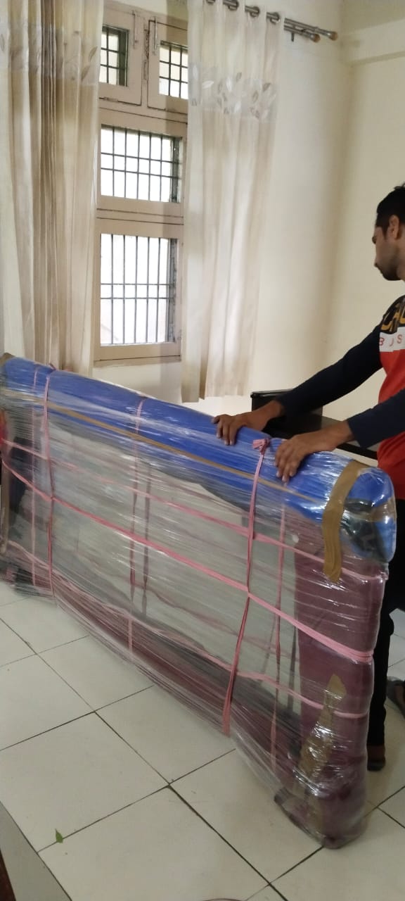 <br />
<b>Notice</b>:  Undefined variable: FetchPage in <b>/home/movingsolutions/public_html/company/home.php</b> on line <b>428</b><br />
<br />
<b>Notice</b>:  Trying to access array offset on value of type null in <b>/home/movingsolutions/public_html/company/home.php</b> on line <b>428</b><br />
 Slider