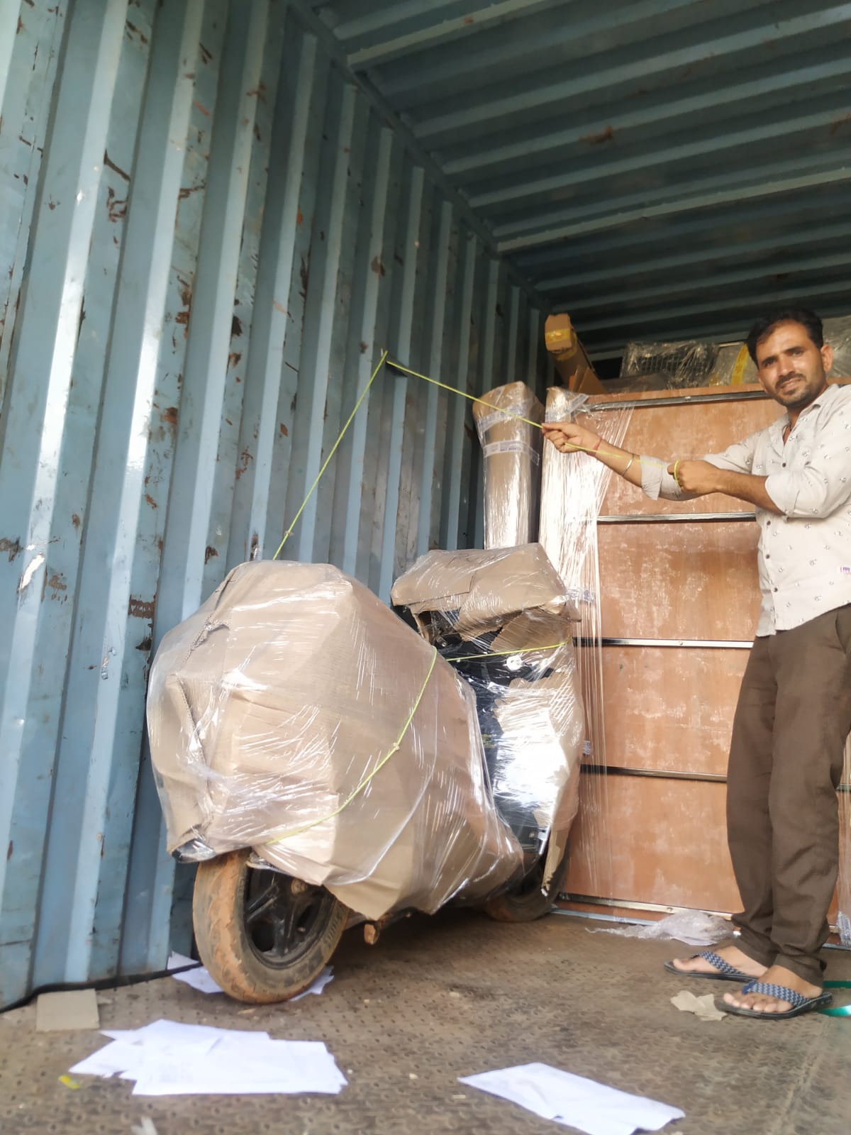 <br />
<b>Notice</b>:  Undefined variable: FetchPage in <b>/home/movingsolutions/public_html/company/home.php</b> on line <b>428</b><br />
<br />
<b>Notice</b>:  Trying to access array offset on value of type null in <b>/home/movingsolutions/public_html/company/home.php</b> on line <b>428</b><br />
 Slider