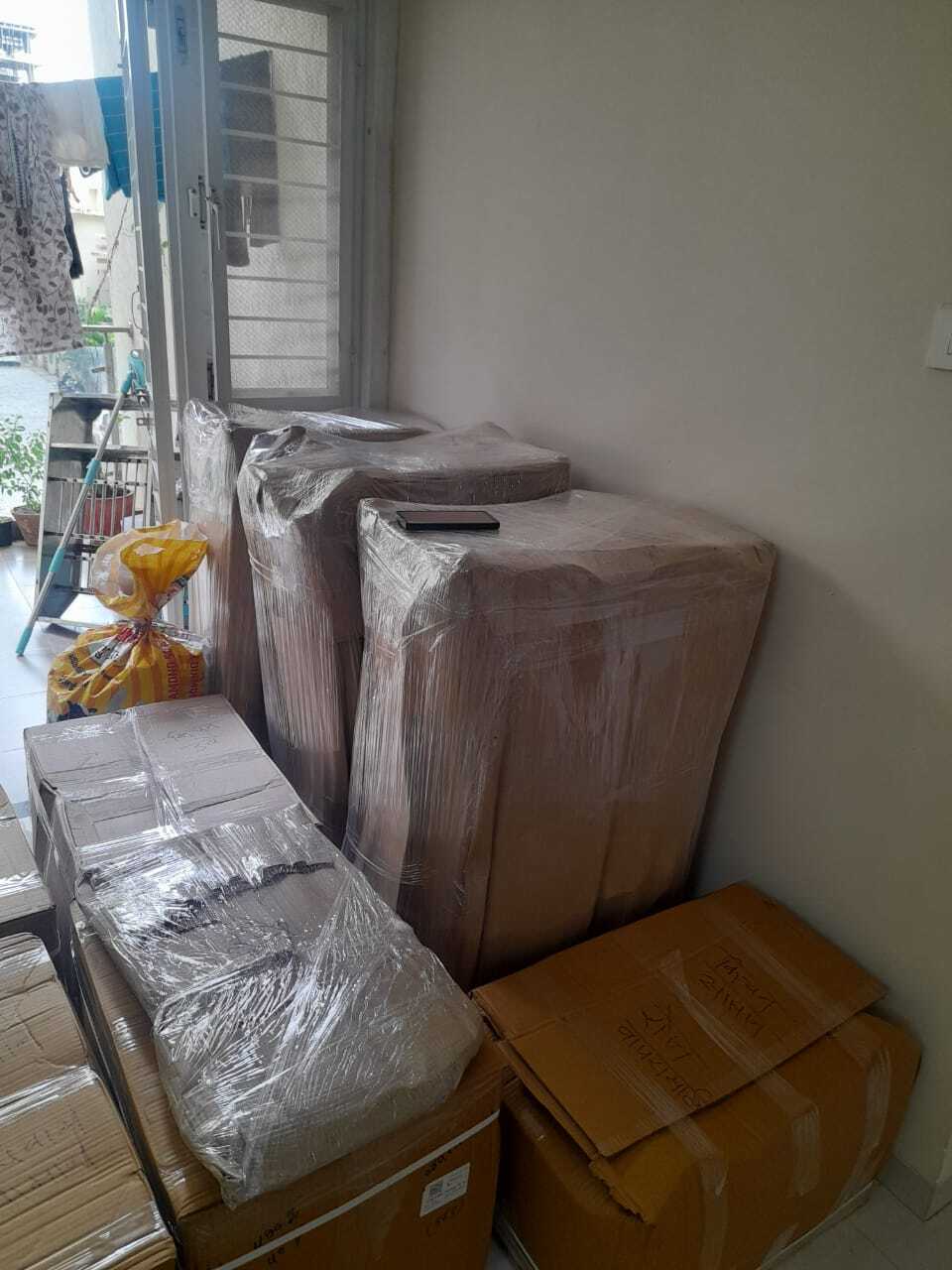 <br />
<b>Notice</b>:  Undefined variable: FetchPage in <b>/home/movingsolutions/public_html/company/home.php</b> on line <b>428</b><br />
<br />
<b>Notice</b>:  Trying to access array offset on value of type null in <b>/home/movingsolutions/public_html/company/home.php</b> on line <b>428</b><br />
 Slider