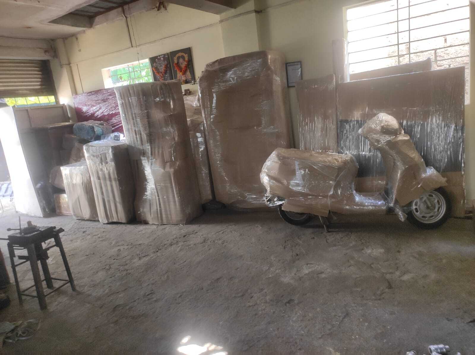 <br />
<b>Notice</b>:  Undefined variable: FetchPage in <b>/home/movingsolutions/public_html/company/home.php</b> on line <b>428</b><br />
<br />
<b>Notice</b>:  Trying to access array offset on value of type null in <b>/home/movingsolutions/public_html/company/home.php</b> on line <b>428</b><br />
 Slider