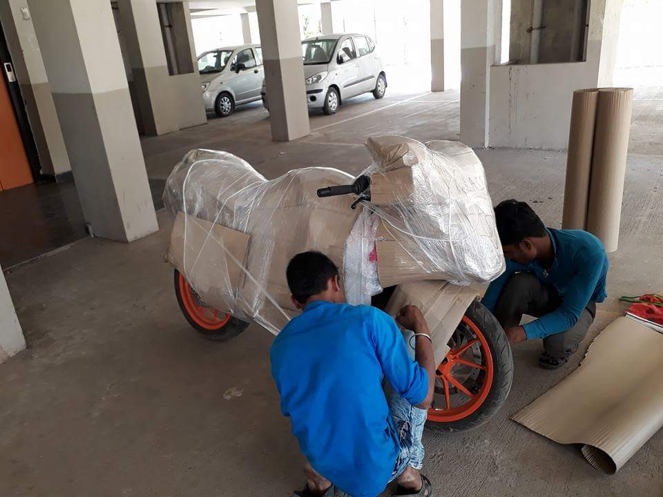 <br />
<b>Notice</b>:  Undefined variable: FetchPage in <b>/home/movingsolutions/public_html/company/home.php</b> on line <b>428</b><br />
<br />
<b>Notice</b>:  Trying to access array offset on value of type null in <b>/home/movingsolutions/public_html/company/home.php</b> on line <b>428</b><br />
 Slider