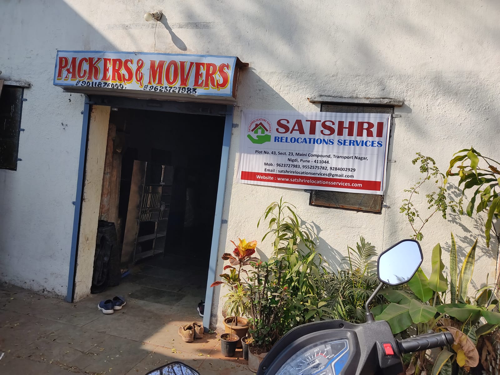 <br />
<b>Notice</b>:  Undefined variable: FetchPage in <b>/home/movingsolutions/public_html/company/home.php</b> on line <b>428</b><br />
<br />
<b>Notice</b>:  Trying to access array offset on value of type null in <b>/home/movingsolutions/public_html/company/home.php</b> on line <b>428</b><br />
 Slider