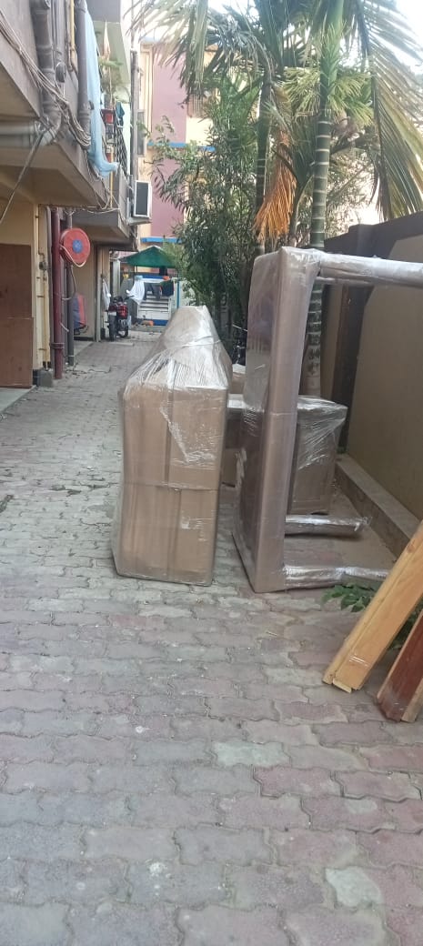 <br />
<b>Notice</b>:  Undefined variable: FetchPage in <b>/home/movingsolutions/public_html/company/home.php</b> on line <b>428</b><br />
<br />
<b>Notice</b>:  Trying to access array offset on value of type null in <b>/home/movingsolutions/public_html/company/home.php</b> on line <b>428</b><br />
 Slider