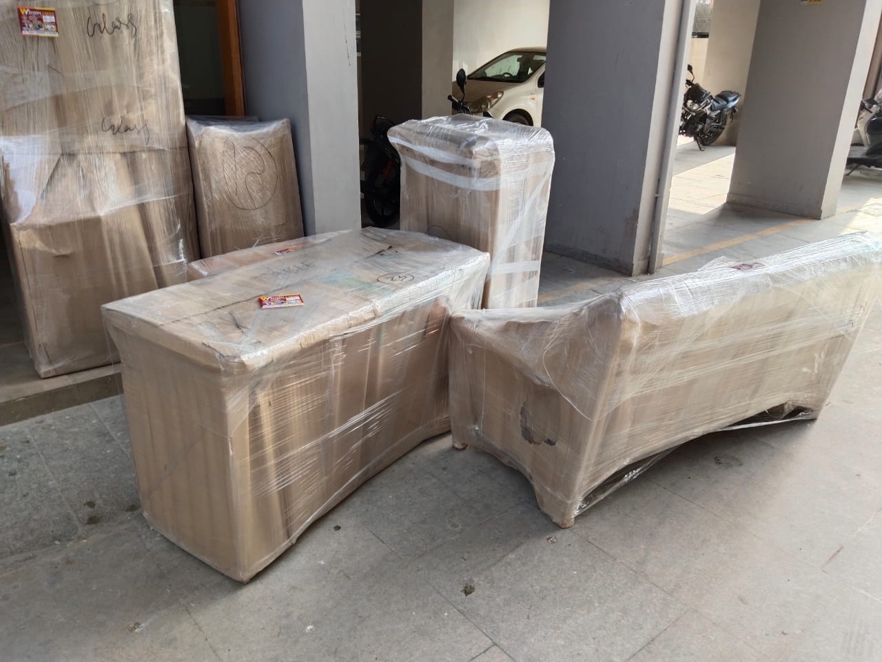 <br />
<b>Notice</b>:  Undefined variable: FetchPage in <b>/home/movingsolutions/public_html/company/home.php</b> on line <b>428</b><br />
<br />
<b>Notice</b>:  Trying to access array offset on value of type null in <b>/home/movingsolutions/public_html/company/home.php</b> on line <b>428</b><br />
 Slider