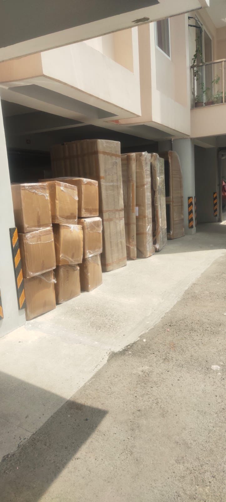 <br />
<b>Notice</b>:  Undefined variable: FetchPage in <b>/home/movingsolutions/public_html/company/home.php</b> on line <b>428</b><br />
<br />
<b>Notice</b>:  Trying to access array offset on value of type null in <b>/home/movingsolutions/public_html/company/home.php</b> on line <b>428</b><br />
 Slider