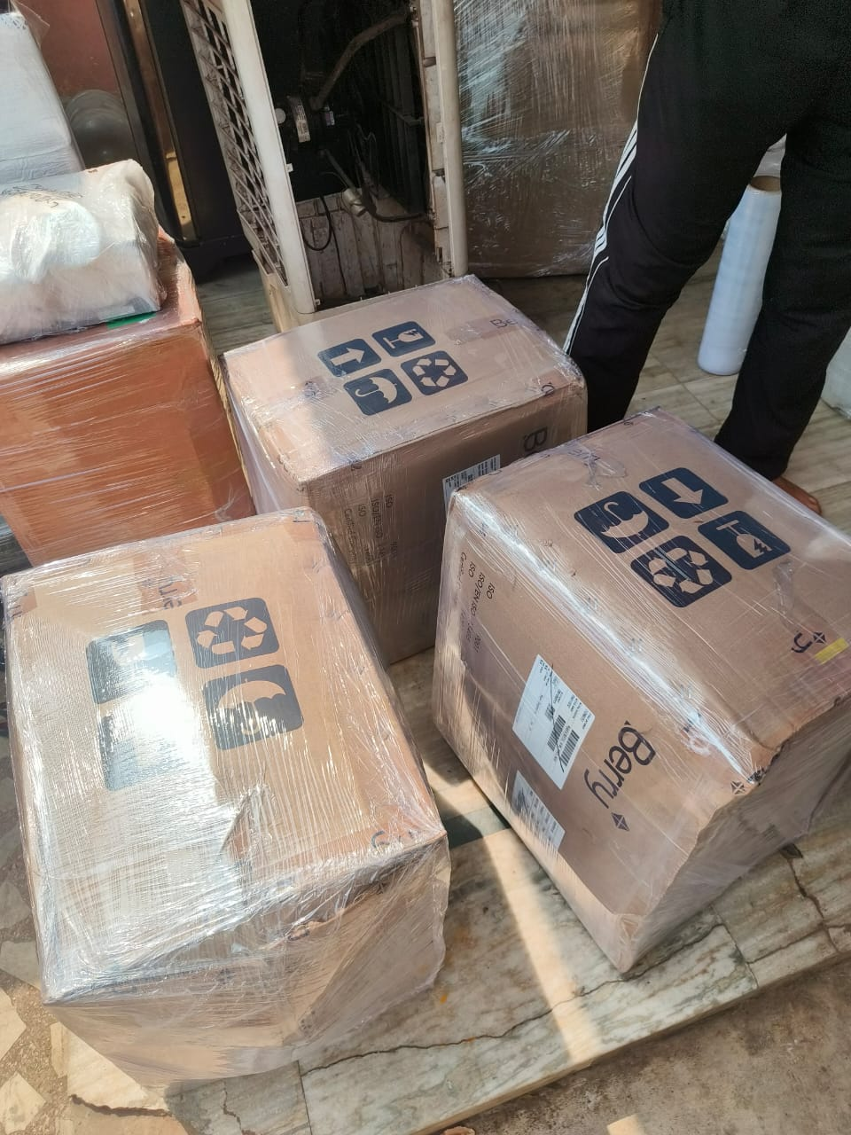 <br />
<b>Notice</b>:  Undefined variable: FetchPage in <b>/home/movingsolutions/public_html/company/home.php</b> on line <b>428</b><br />
<br />
<b>Notice</b>:  Trying to access array offset on value of type null in <b>/home/movingsolutions/public_html/company/home.php</b> on line <b>428</b><br />
 Slider